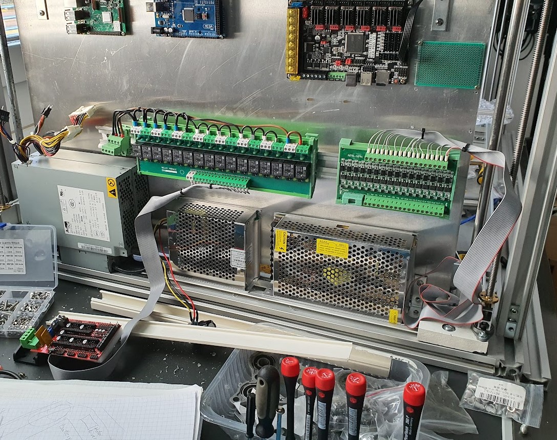 Electronică și module de control pentru o imprimantă 3D personalizată cu funcții laser și CNC